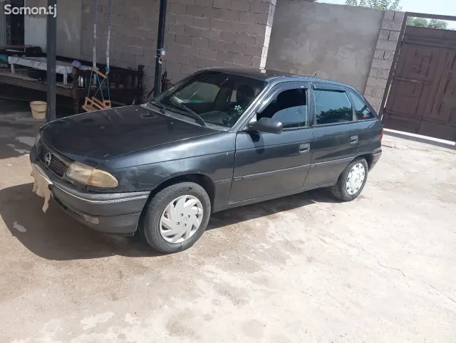 Opel Astra F 1997 · 1.6 MT