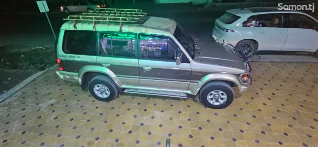 Mitsubishi Pajero 1995 · 2.7 AT