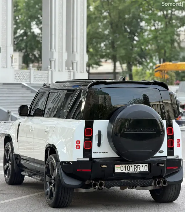 Land Rover Defender 2021 · 3.0 AT