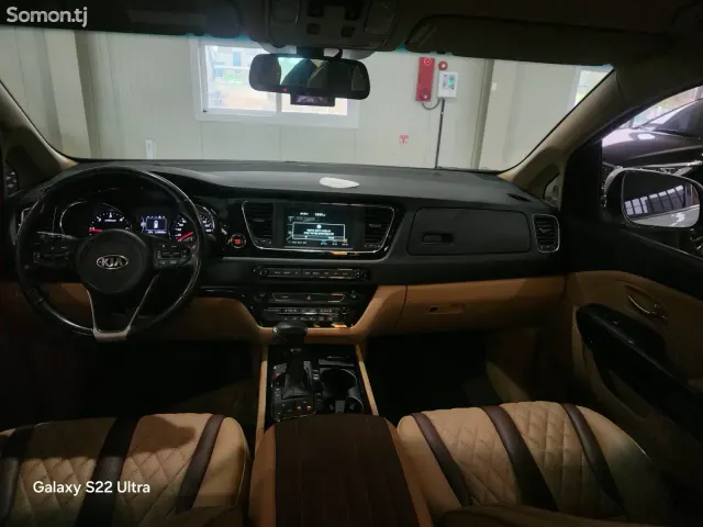 Kia Carnival 2017 · 2.2 AT
