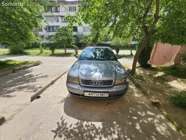 Audi A4 1994 · 1.6 MT