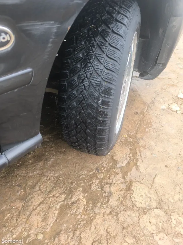 Audi A4 1995 · 1.6 MT