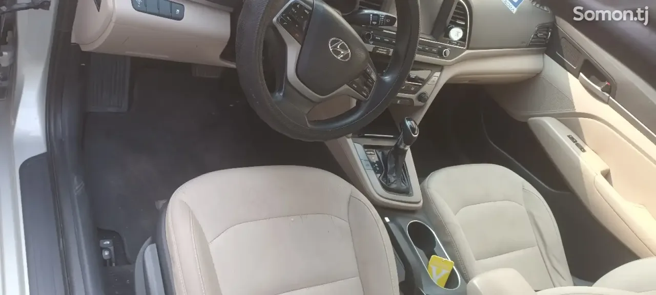 Hyundai Elantra 2017 · 2.0 AT