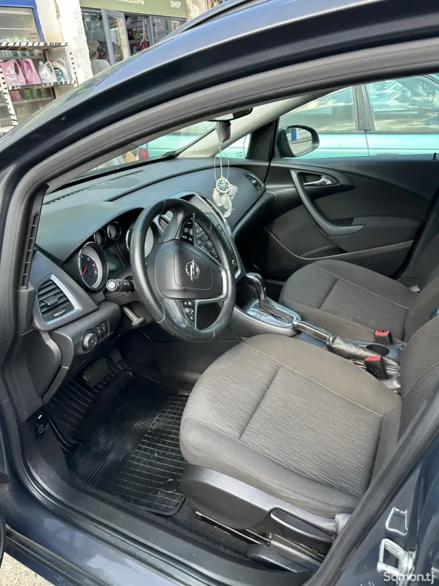 Opel Astra J 2015 · 1.4 AT