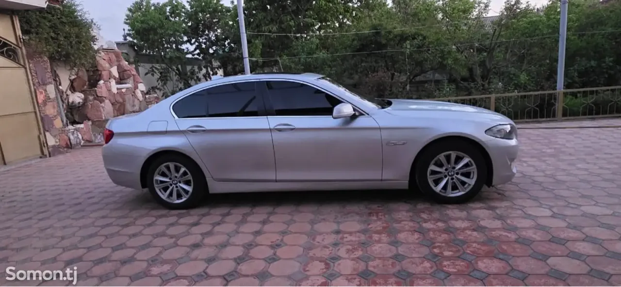 BMW M5 2012 · 2.2 AT