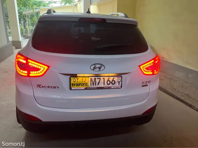 Hyundai Tucson 2015 · 2.4 AT
