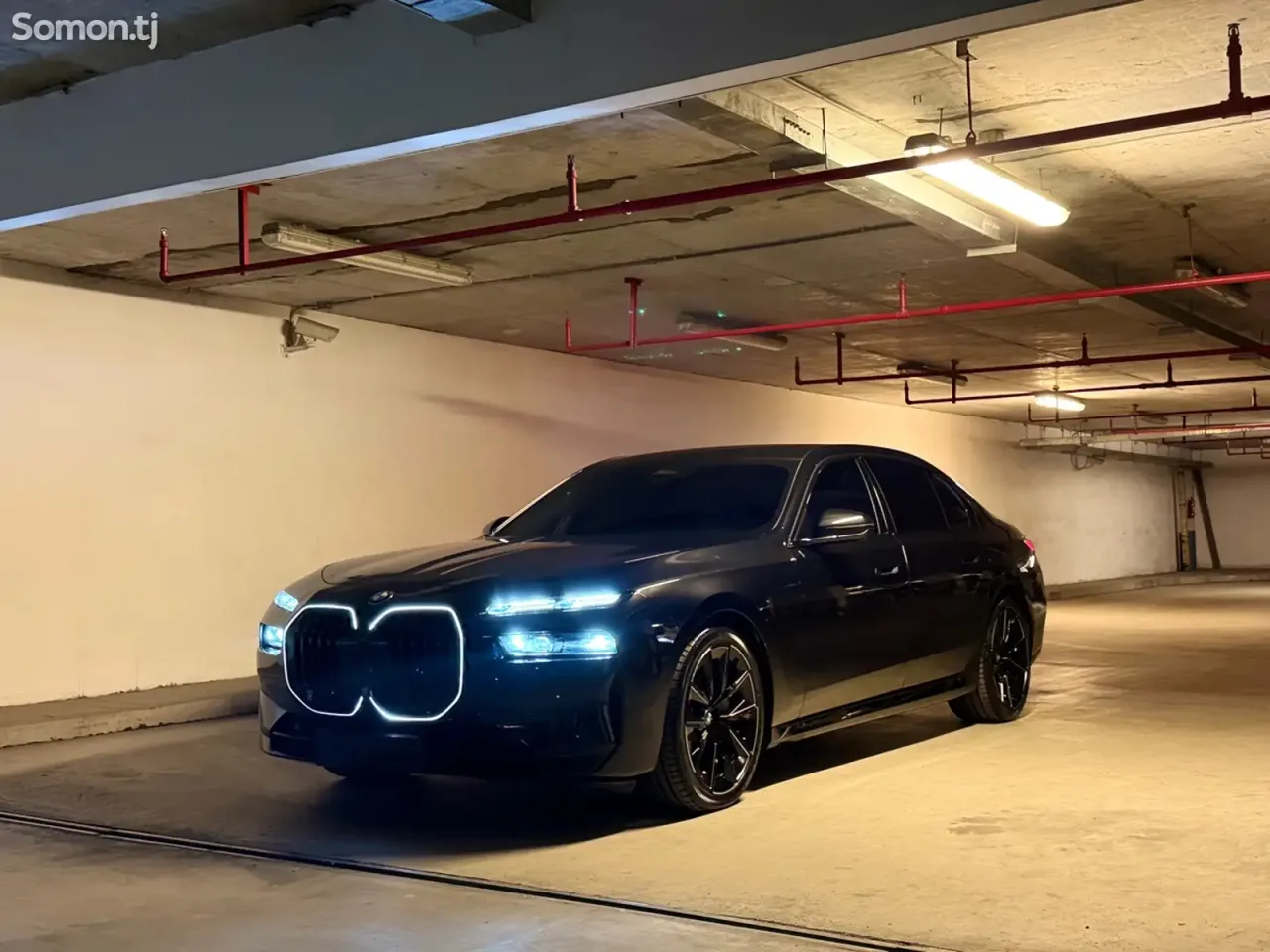 BMW 7 series 2023 · 4.0 AT