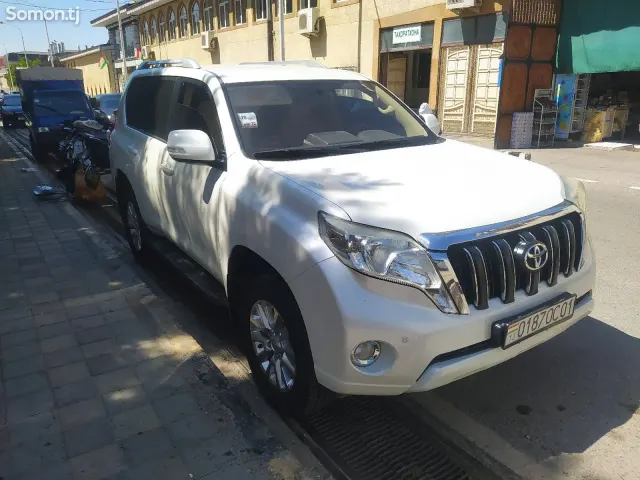 Toyota Land Cruiser Prado 2017 · 4.0 AT