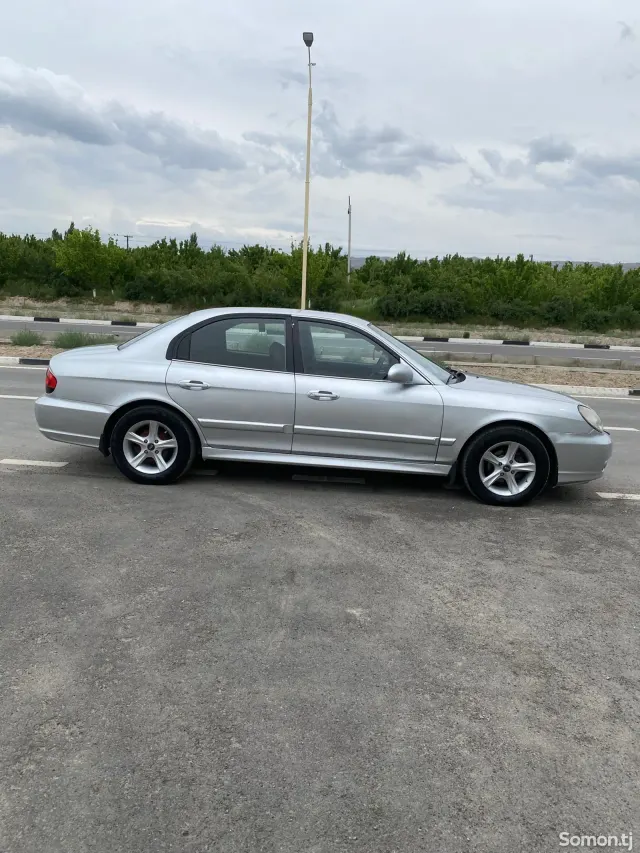 Hyundai Sonata 2002 · 2.0 MT