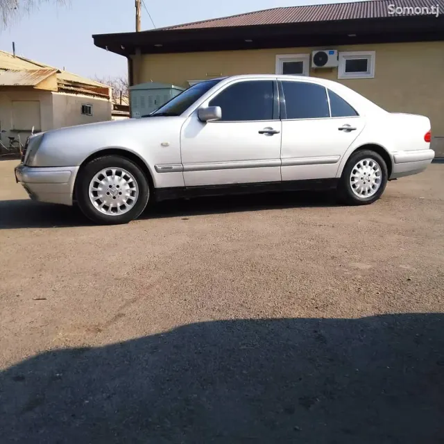 Mercedes-Benz E class 1996 · 2.2 MT
