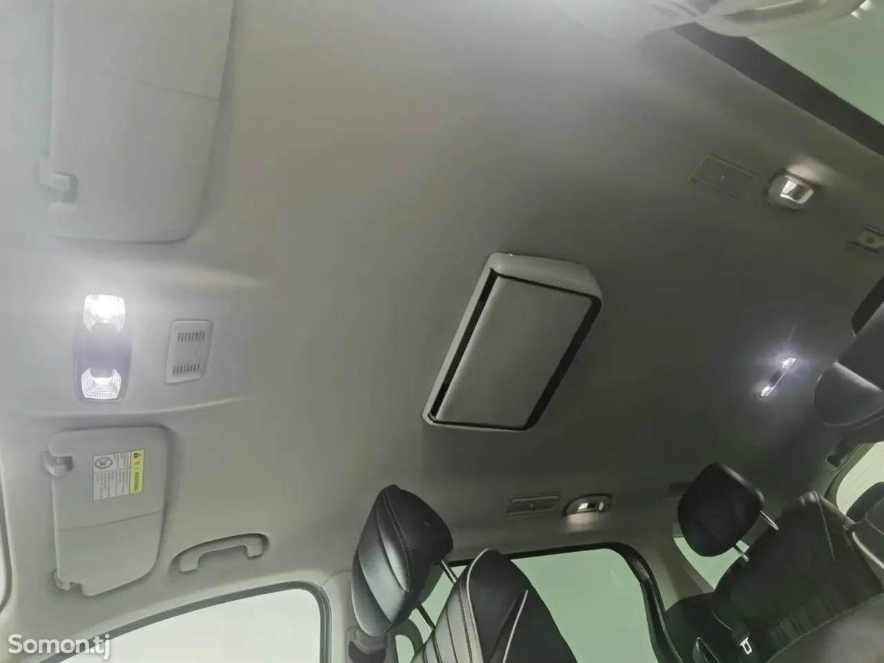 Roewe iMAX8 EV 2022 · 2.0 AT