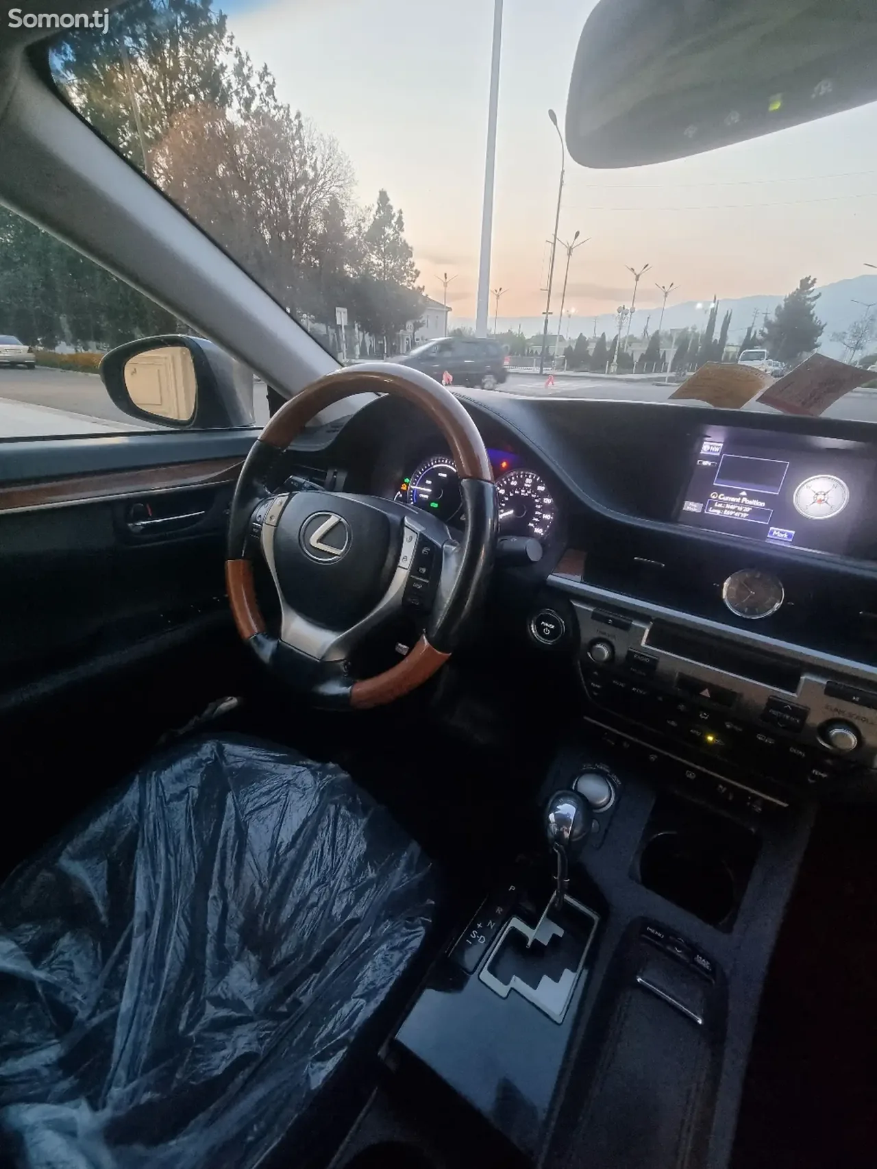 Lexus ES series 2014 · 2.5 AT
