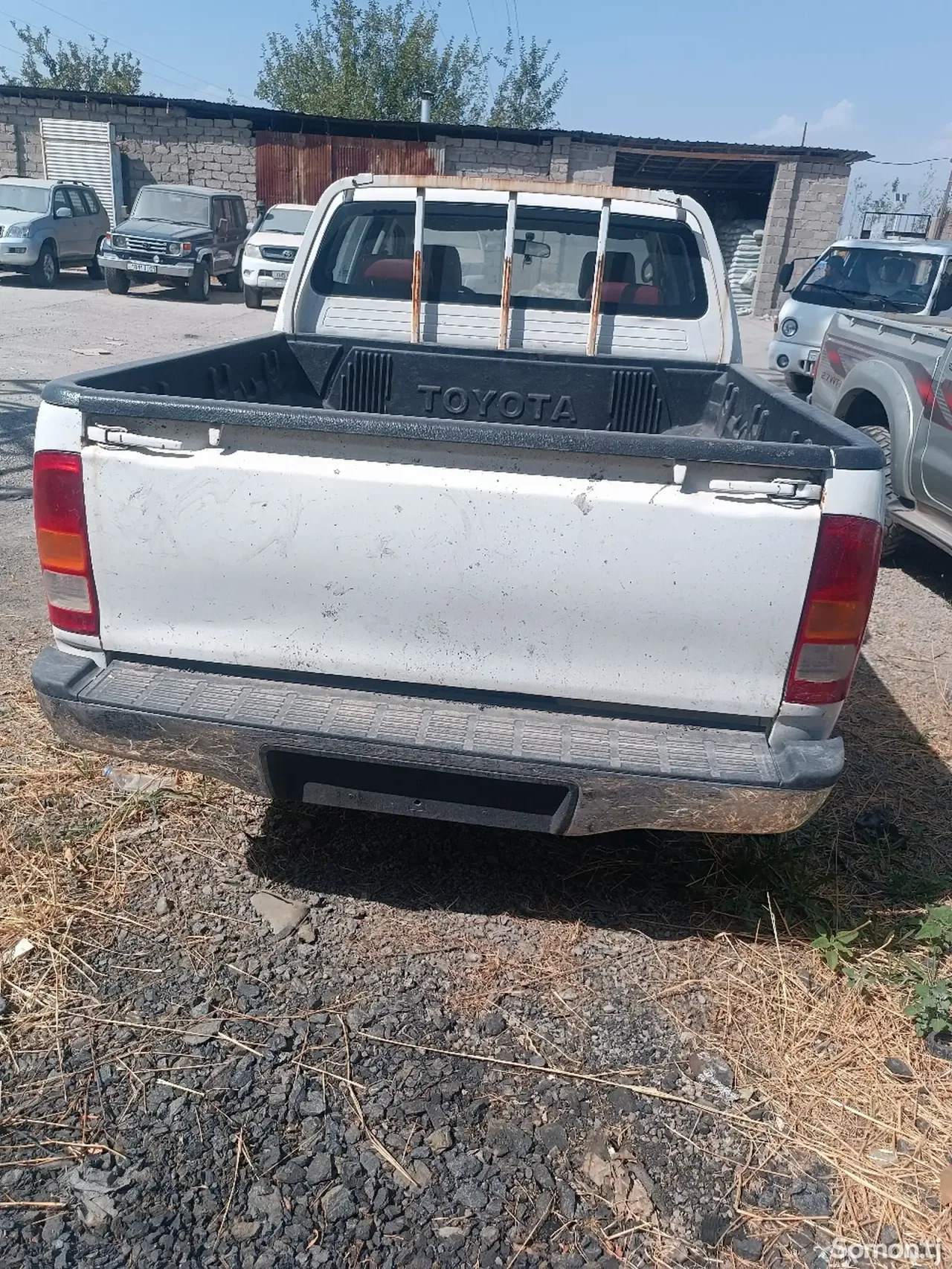 Toyota Hilux 2011 · 2.7 MT
