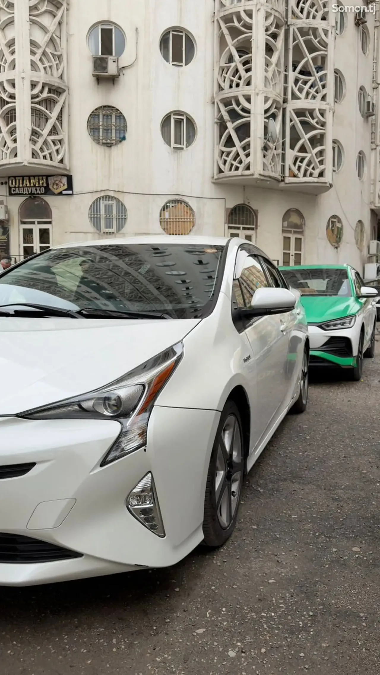 Toyota Prius 2016 · 1.8 AT