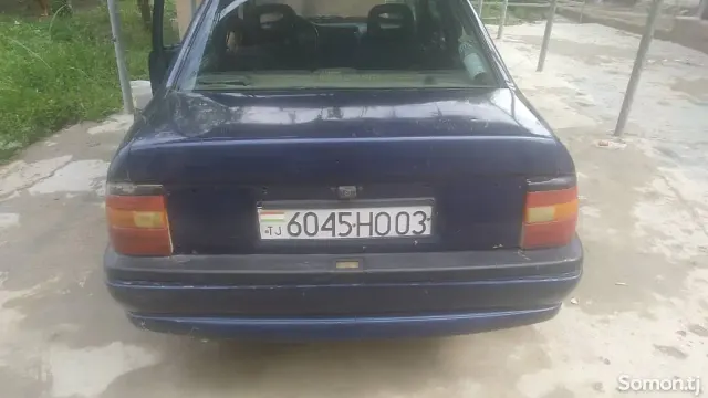 Opel Astra F 1993 · 1.6 MT