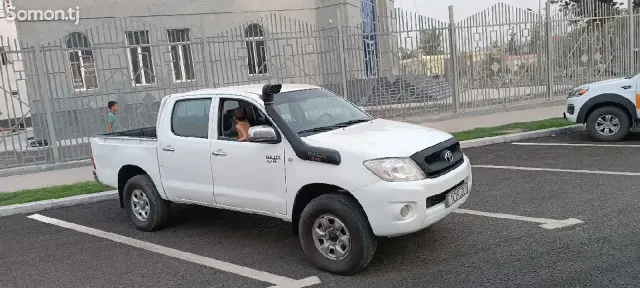 Toyota Hilux 2009 · 2.7 MT