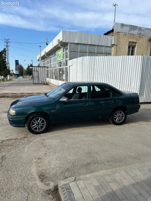 Opel Vectra A 1994 · 1.6 MT