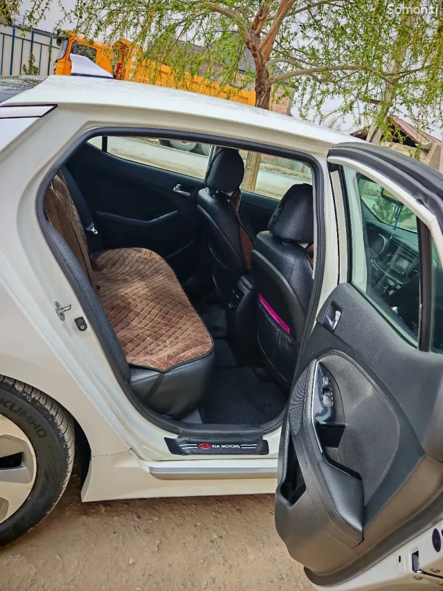 Kia K5 2015 · 2.0 AT