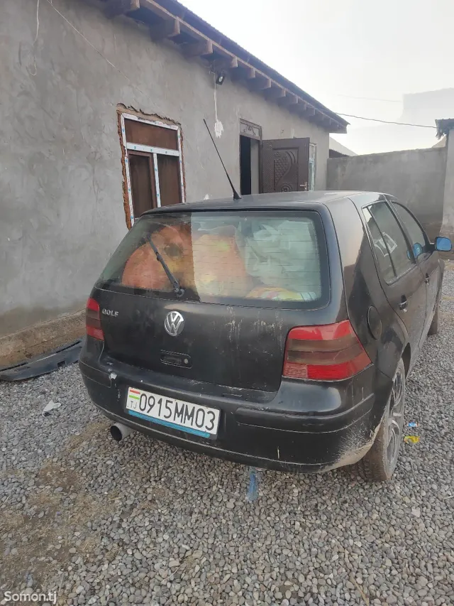 Volkswagen Golf 1999 · 1.6 MT