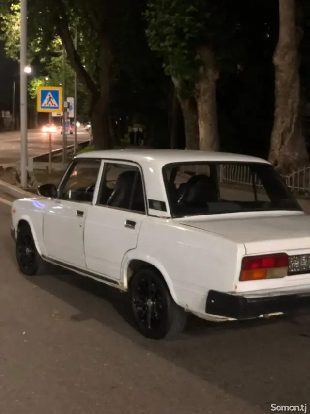 Lada (ВАЗ) 2107 2005 · 1.7 MT