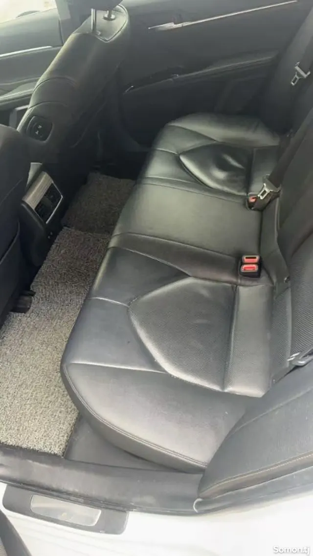 Toyota Camry 2020 · 2.5 AT