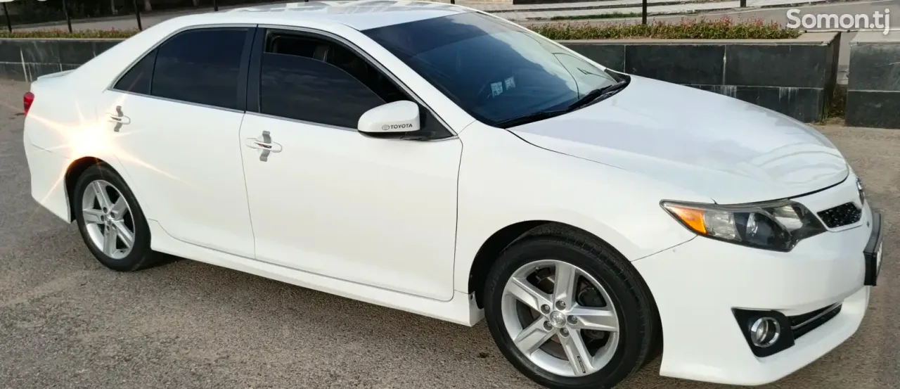 Toyota Camry 2014 · 2.5 AT
