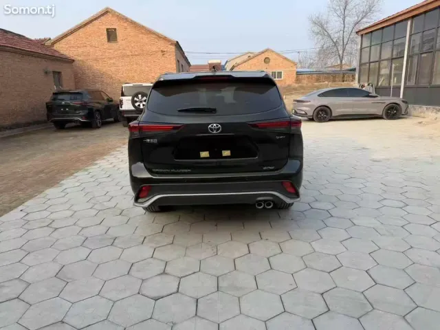 Toyota Highlander 2025 · 2.5 AT