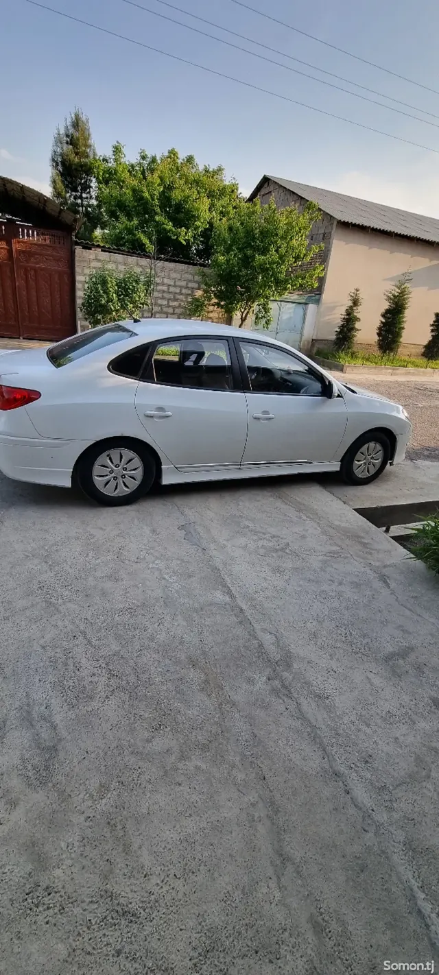Hyundai Avante 2011 · 1.6 AT