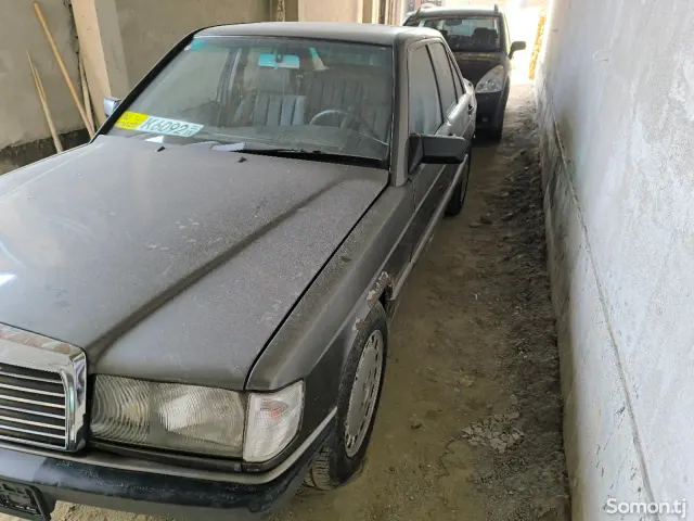 Mercedes-Benz W201 1989 · 1.8 MT
