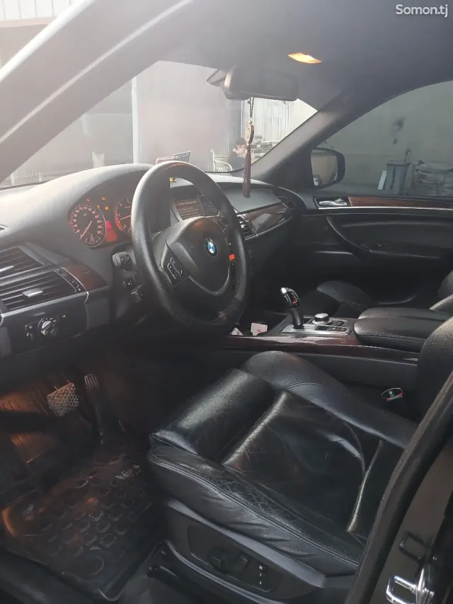BMW X5 M 2010 · 3.0 AT