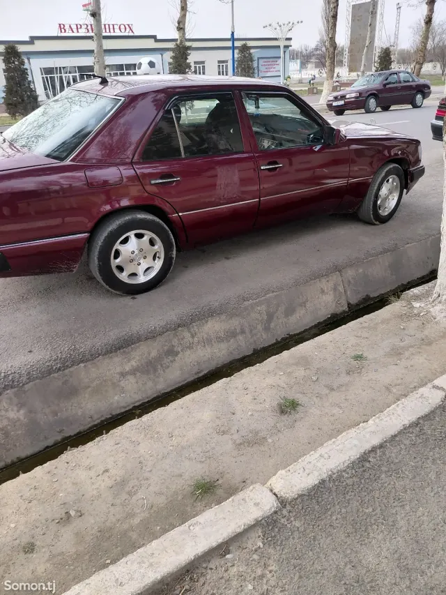 Mercedes-Benz W124 1991 · 2.0 MT