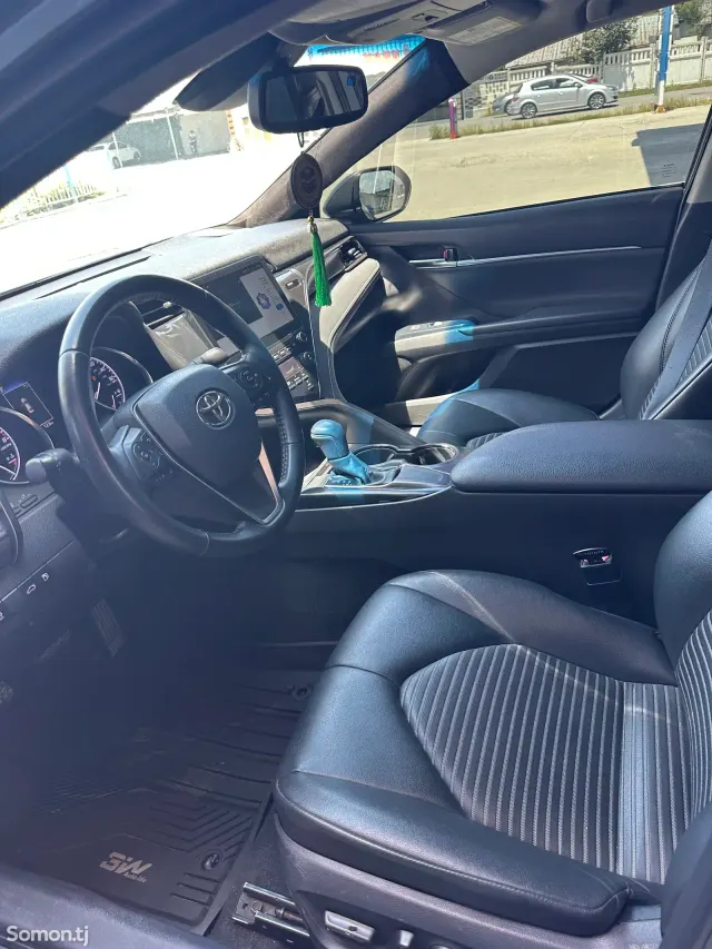 Toyota Camry 2018 · 2.5 AT
