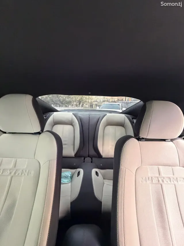 Ford Mustang 2018 · 2.3 AT