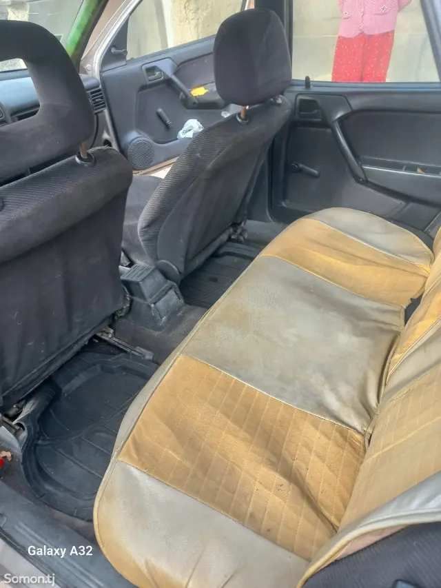 Opel Vectra A 1991 · 1.6 MT