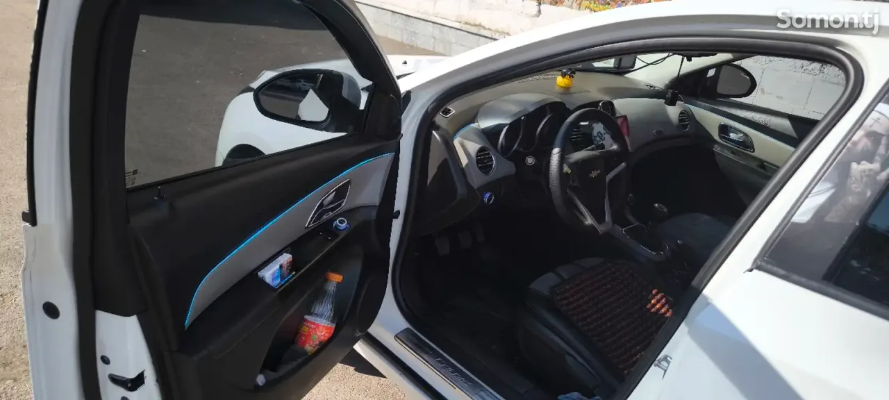 Chevrolet Cruze 2012 · 1.6 MT
