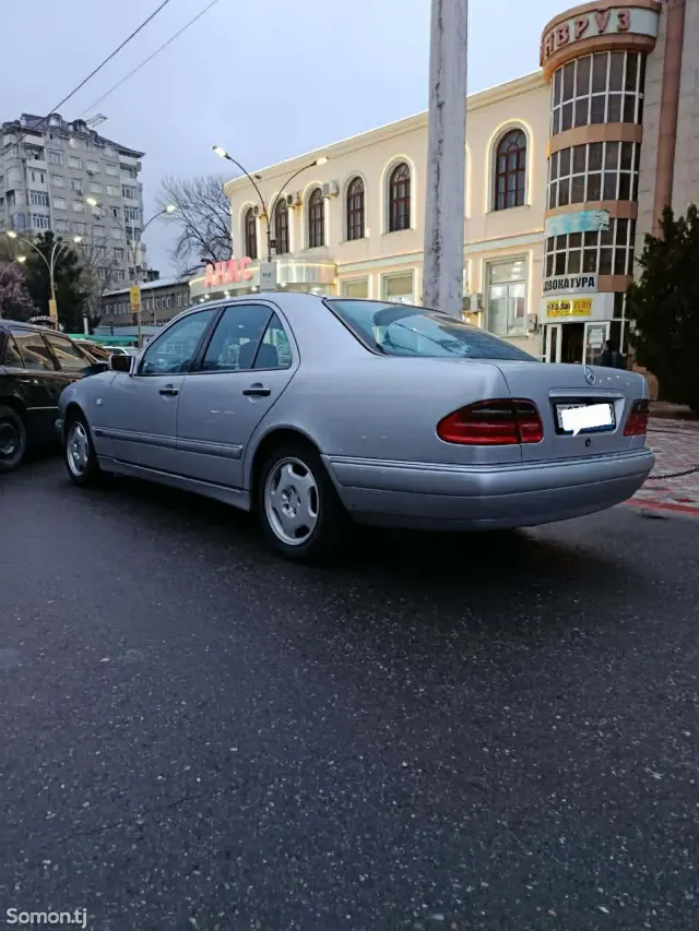 Mercedes-Benz E class 1999 · 2.0 MT