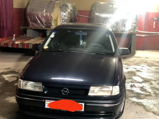 Opel Vectra A 1994 · 1.6 MT