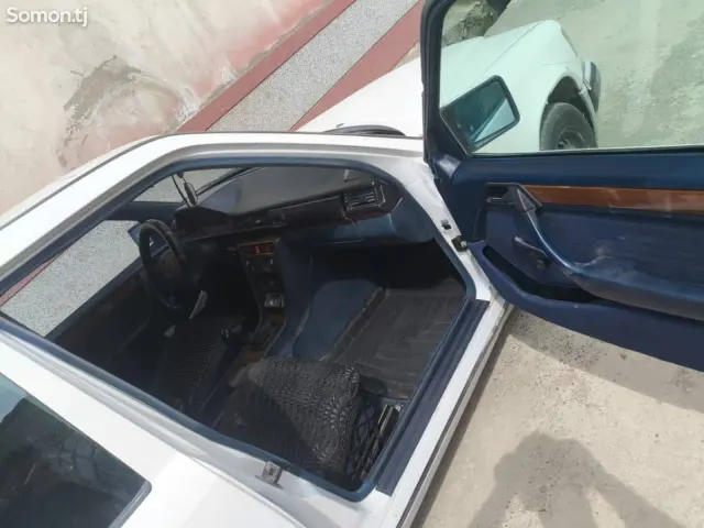 Mercedes-Benz W124 1991 · 2.0 MT