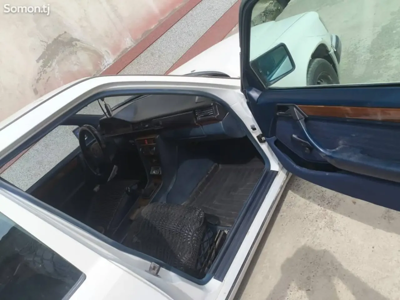 Mercedes-Benz W124 1991 · 2.0 MT