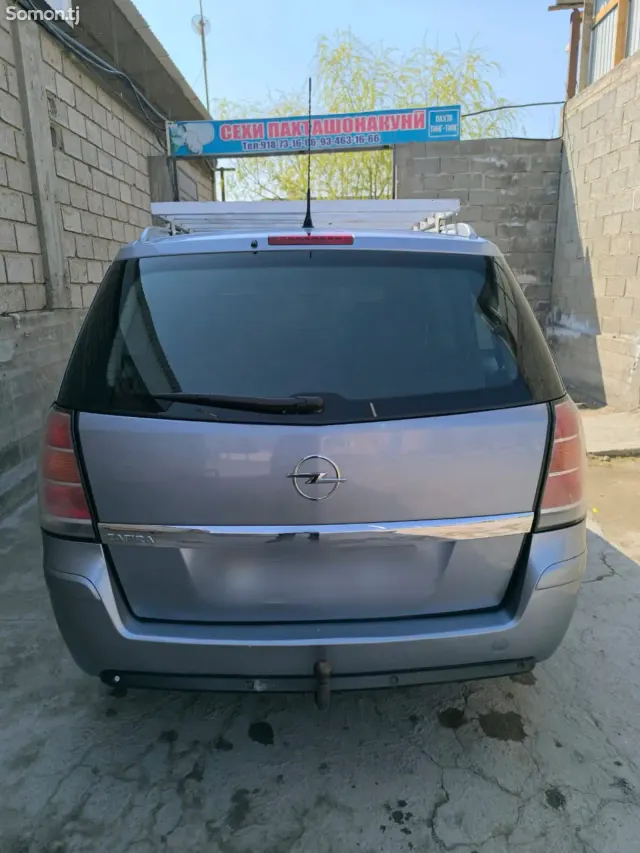 Opel Zafira 2006 · 1.6 MT