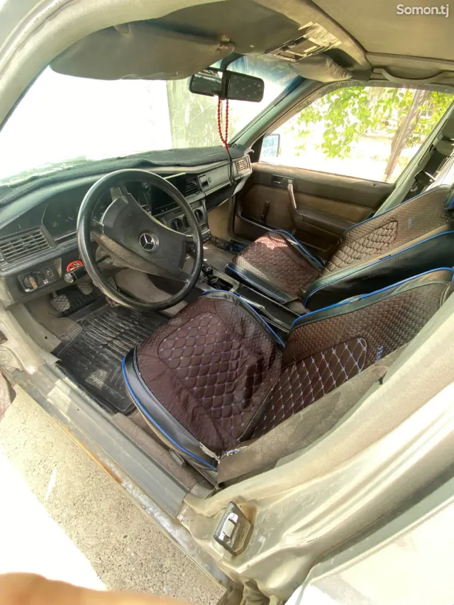 Mercedes-Benz W124 1989 · 2.0 MT