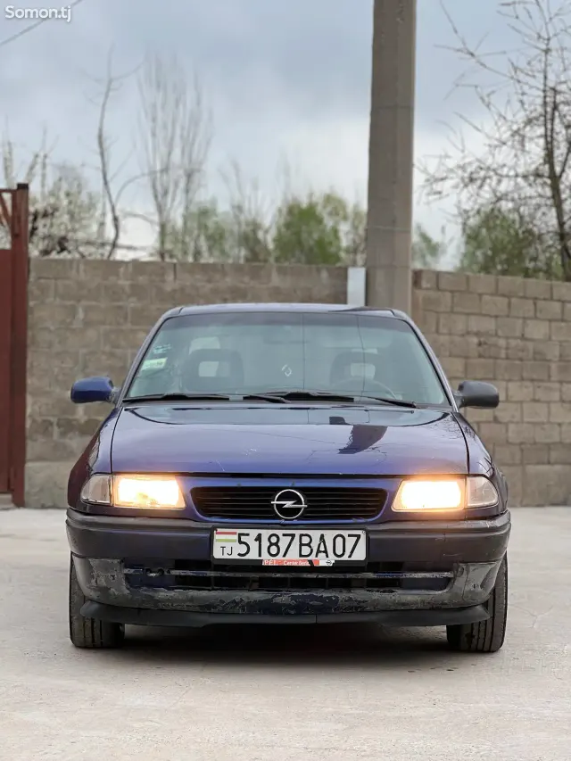 Opel Astra F 1995 · 1.6 MT