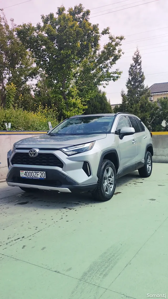 Toyota RAV 4 2022 · 2.5 AT