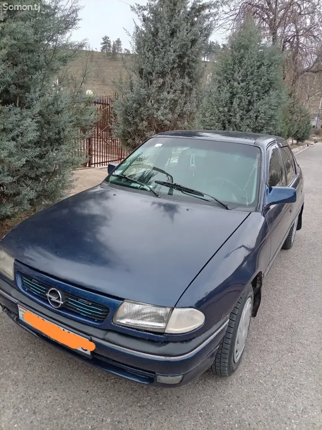 Opel Astra F 1993 · 1.6 MT