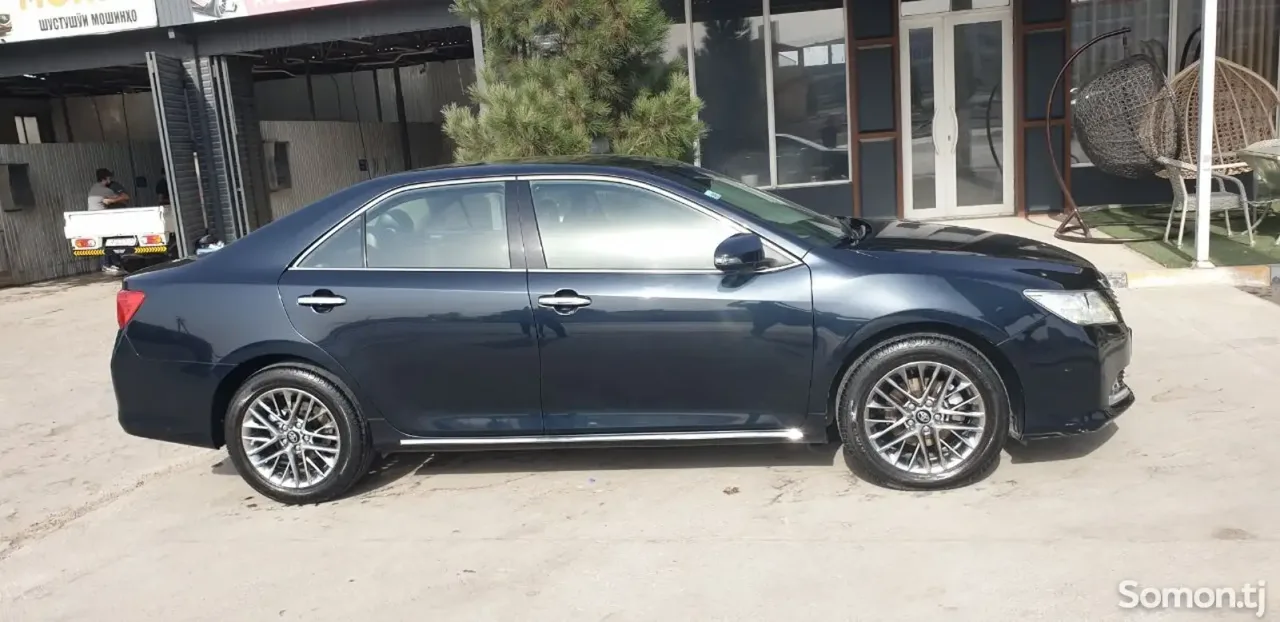 Toyota Camry 2013 · 2.5 AT