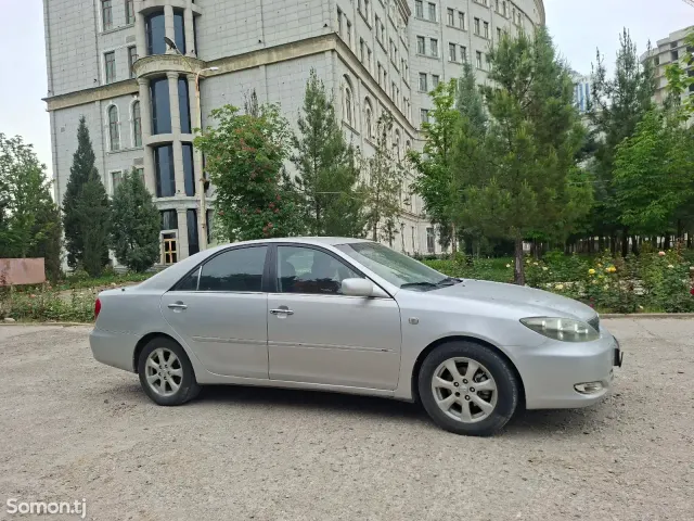 Toyota Camry 2004 · 2.4 MT