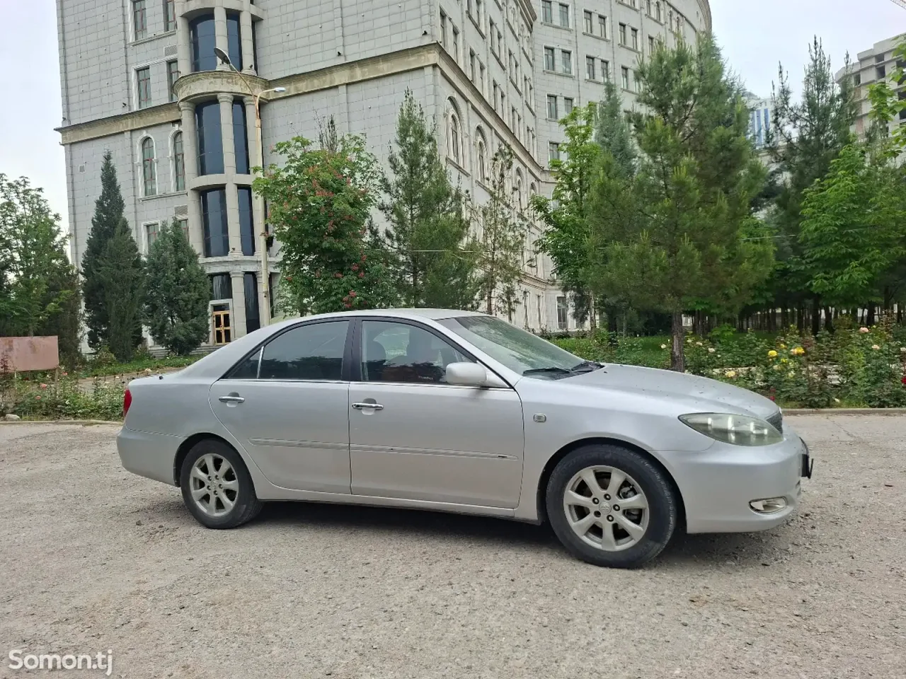Toyota Camry 2004 · 2.4 MT