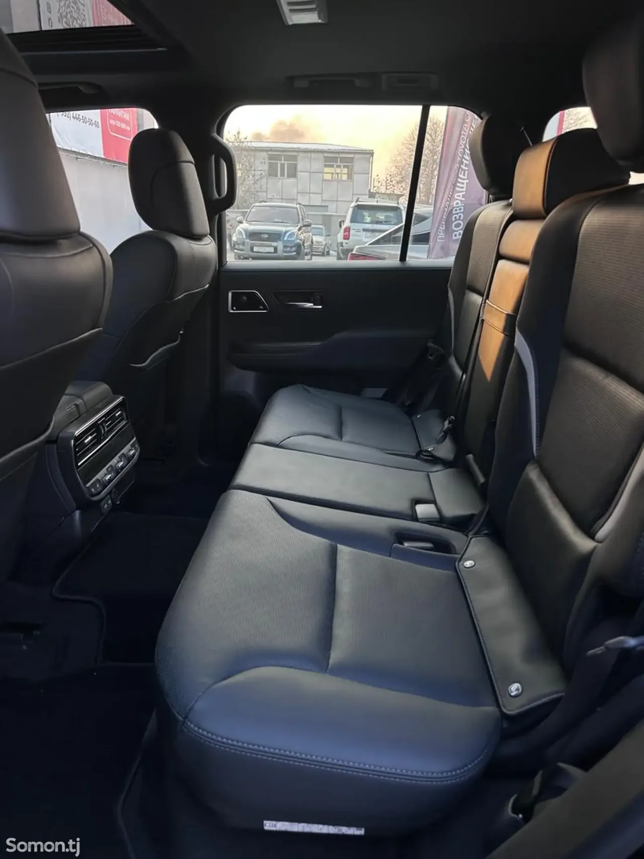 Toyota Land Cruiser 2025 · 3.5 AT