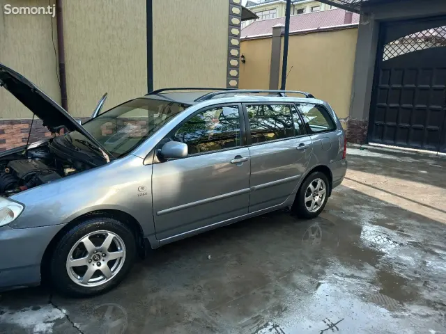 Toyota Corolla 2004 · 1.6 MT