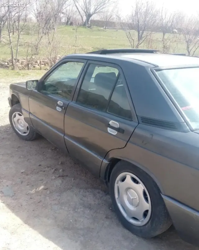 Mercedes-Benz W124 1991 · 2.0 MT